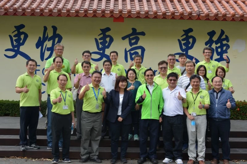 立法院教育及文化委員會考察團與國訓中心主管合影。