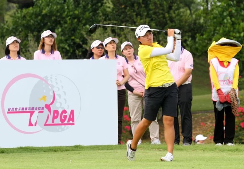 首回合李欣68桿(-4)單獨領先.。鍾豐榮攝影