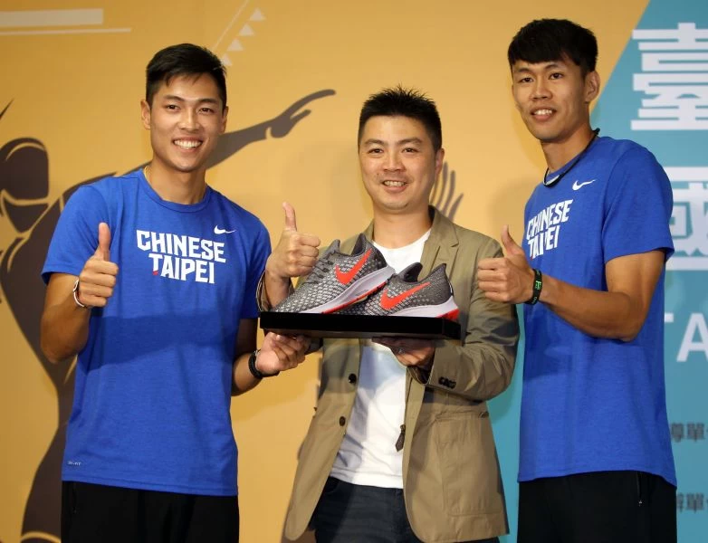 贊助商Nike(中)送上戰鞋。林嘉欣/攝影。