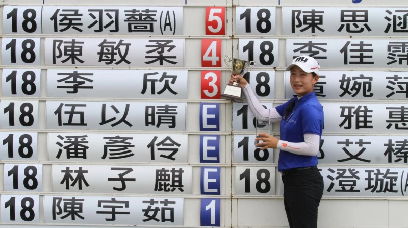 業餘選手侯羽薔拿下職業與業餘雙料冠軍.。鍾豐榮攝影
