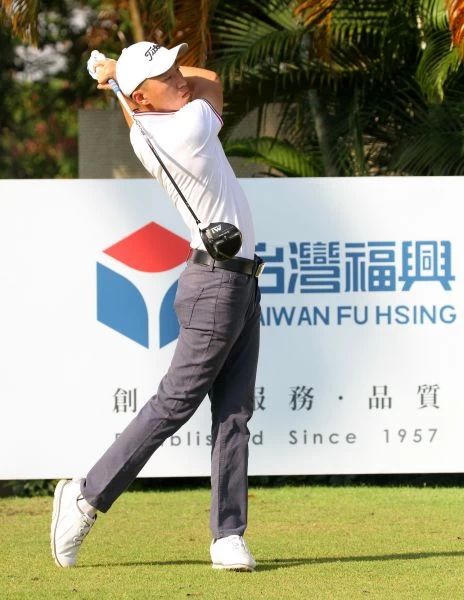 南台灣挑戰賽第一回合陳麒丞70桿(-2)暫列第三。鍾豐榮攝影