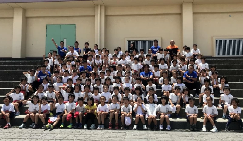 中華亞青田徑國手到日本船越國小交流。黃春榮/提供。