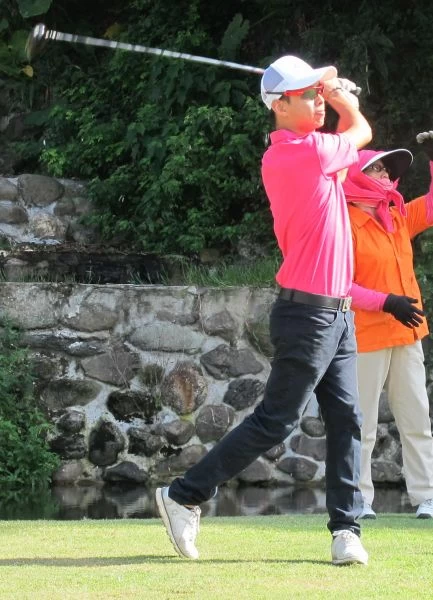公開男個人賽國體大張勛宸67桿首回合暫並列第二。
