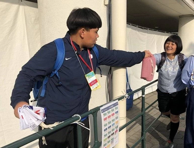 郭媽媽(右)專程飛到日本幫女兒郭姵妤加油。郭姵妤/提供。