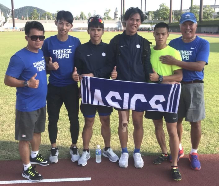 中華隊在亞青男子四百公尺接力賽奪銀。黃春榮/提供。