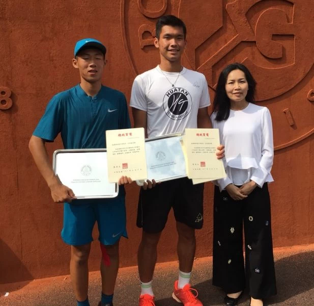 台灣組合曾俊欣(左)、何承叡屈居法網青少男雙打亞軍。曾育德提供