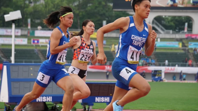 陳彩娟(左)在女子混合運動得銀。田徑協會/提供