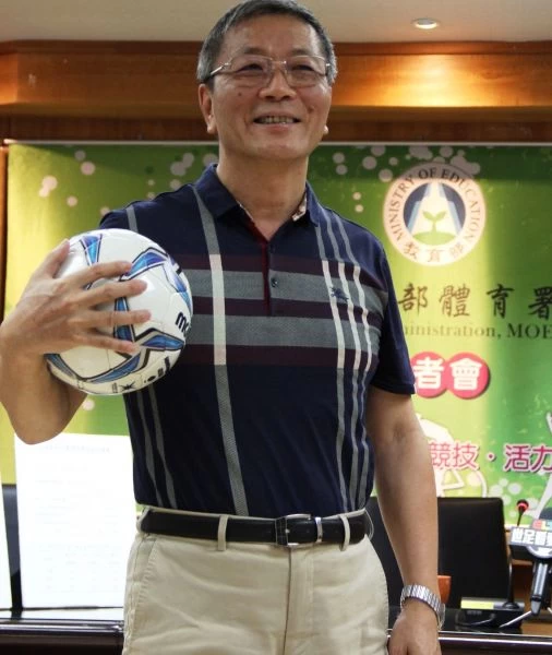 體育署林德福署長全力推動「足球6年計畫」,從基層開始普及與推廣。體育署提供