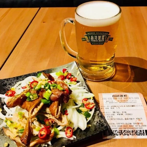 「世足專屬特餐」獨樹一格,凡點特餐就送面額100運彩,餐點好看也好吃。
