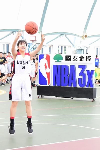 國立高雄餐旅大學派出11支隊伍熱情響應國泰NBA3x,其中女籃表現也相當亮眼。主辦單位提供