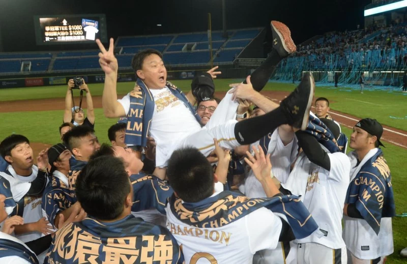 Lamigo桃猿隊奪中華職棒29年上半球季冠軍。