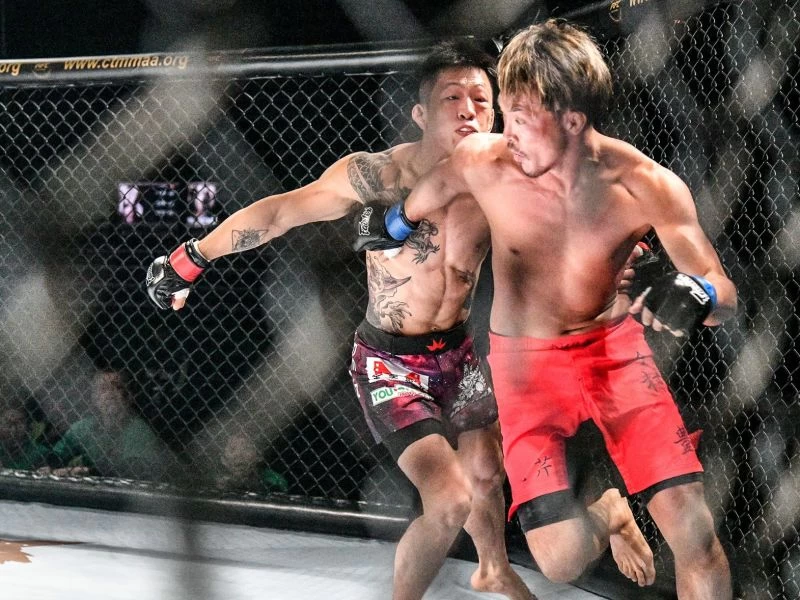 Rocky李俊翰的連續追擊，打的日本選手轉身背逃。