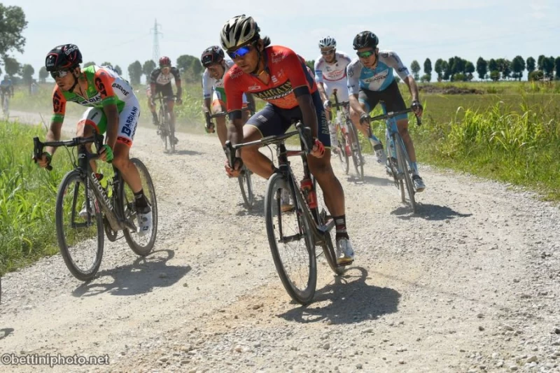 第4站兩階段的沙石路面,為選手和戰駒帶來考驗。Bettiniphoto提供