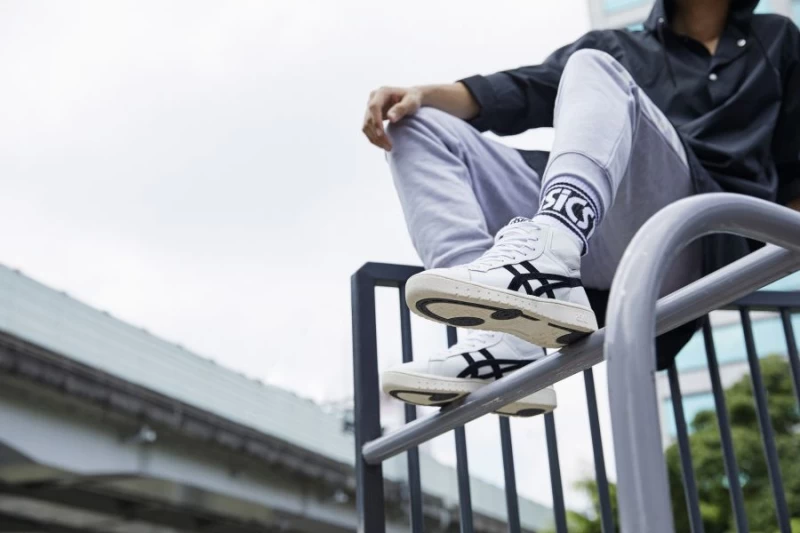 ASICSTIGER_GEL-PTG系列「音符鞋」別稱來自於大底上醒目的音符圖案。