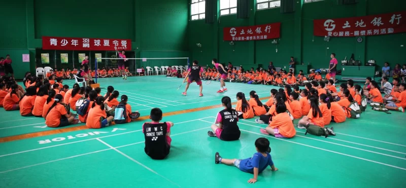 土銀羽球選手現場表演賽,吸引所有參與學員目光/李天助攝