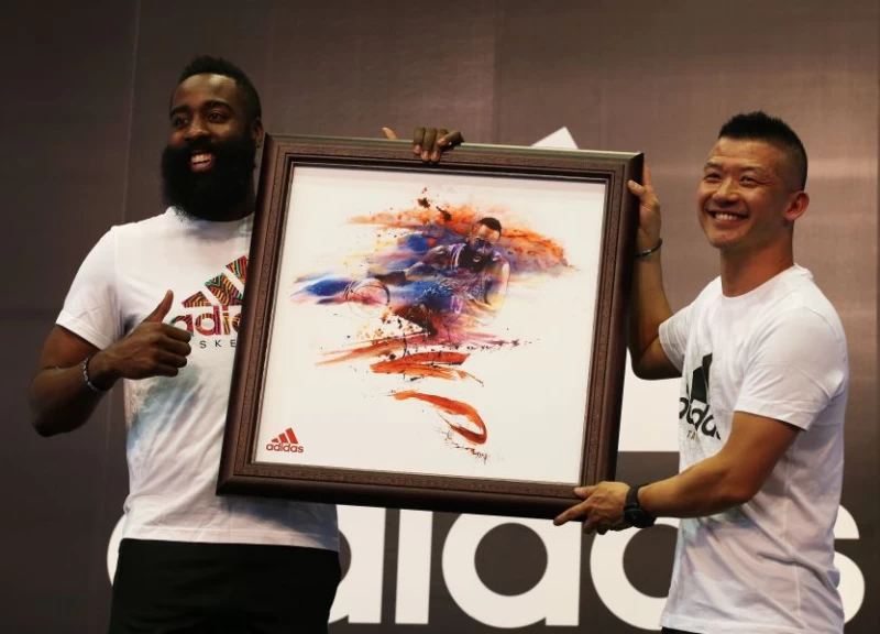 以James Harden MVP榮耀之路為靈感的畫作。李天助攝