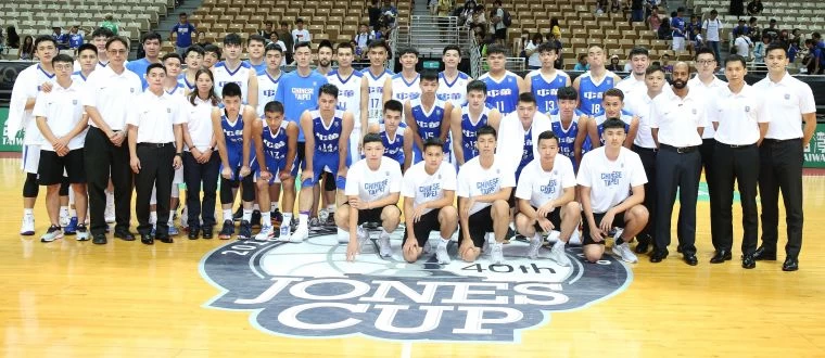 中華藍白合照。李天助攝