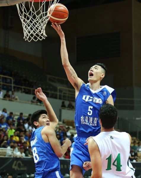 中華藍劉錚(中)。李天助攝