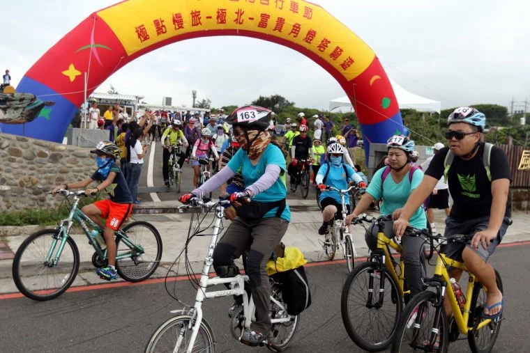 2018LightupTaiwan極點慢旅系列活動第二站在富貴角登場。中華民國自行車騎士協會/提供。