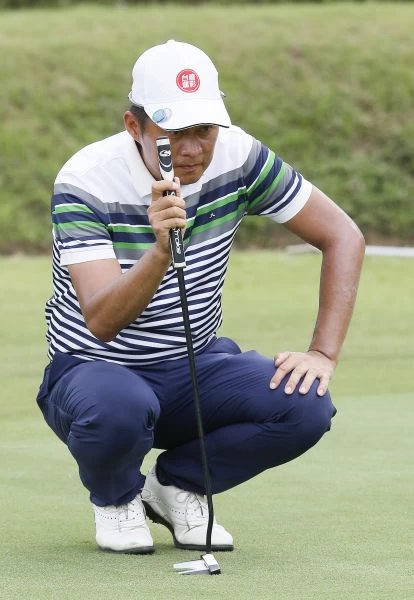 連騼森第一回合打出65桿(-7)佳績，目前領先群雄。