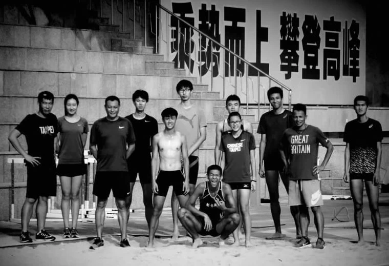 只想乘勢而上,攀登高峰的選手們,因東亞青運事件,心情由彩色變黑白。陳鴻傑/提供。
