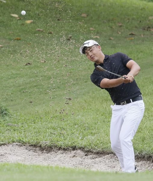 業餘選手李昭樺第18洞精彩沙坑救球,拿下亞軍及業餘冠軍。