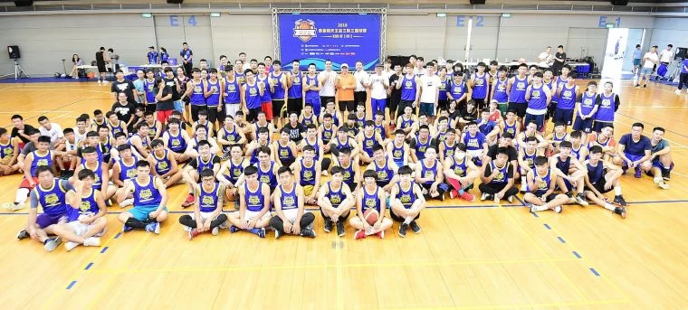 2018摩曼頓天王盃三對三籃球賽台中預賽率先熱血開打,中區預賽共有211隊共襄盛舉,全力搶勝。主辦單位提供
