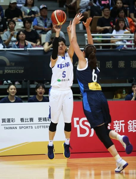 中華藍黃凡珊三分球3投全中。李天助攝