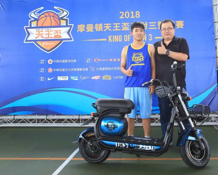 摩曼頓為球員主辦優質賽事，幸運球員更抽中贊助商所提供市價高達38800元的電動車大獎。主辦單位提供