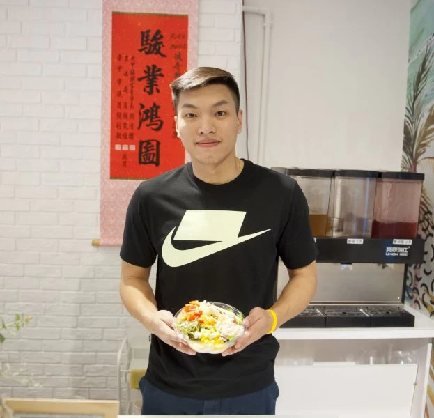 周資華投資的夏威夷料理波奇輕食在台中金典酒店旁正式開幕。