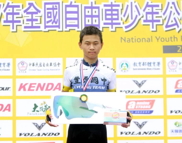 豐原國中陳立宏在男少13歲組稱王。中華民國自由車協會/提供。