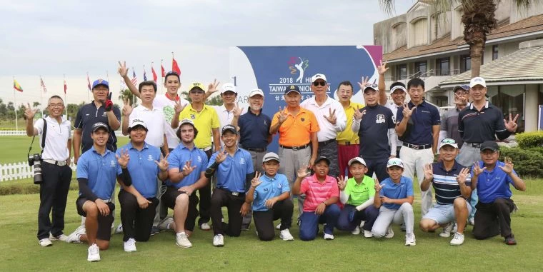 台灣青少年公開賽配對賽與貴賓合影。