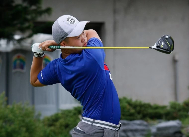 陳亮宇70桿(-2)，目前男子B組並列第一
