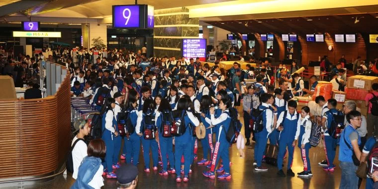 中華亞運代表最大團包機出發。李天助攝