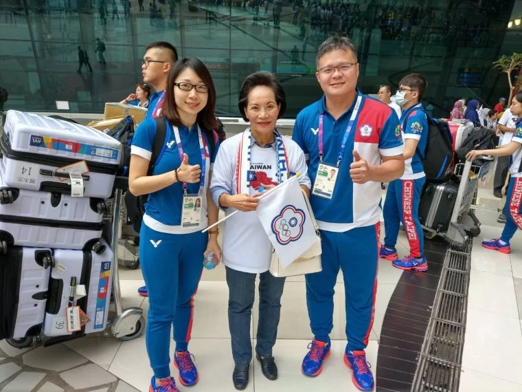 印尼華商經貿會聯合總會會長李玉香更率團接機。長庚提供