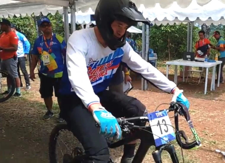 江勝山在亞運登山車下坡賽奪銀。