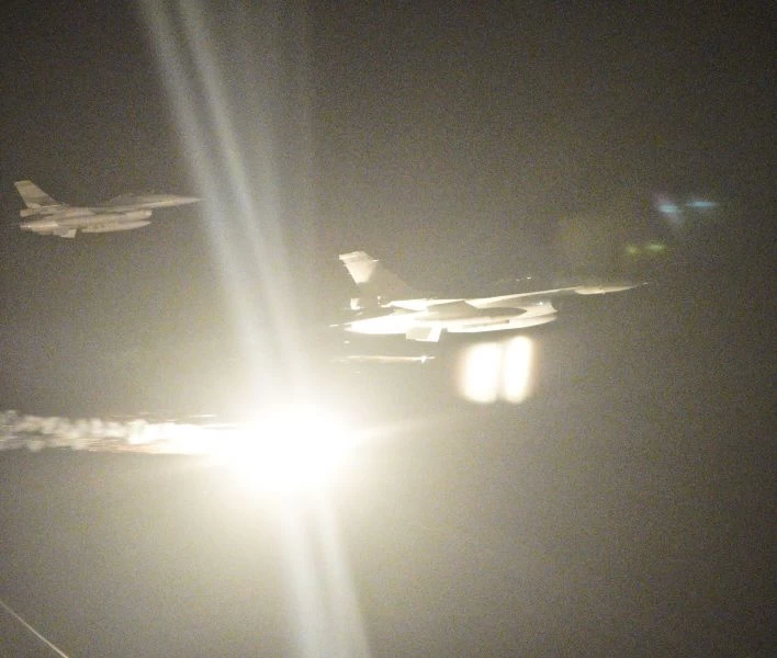 F-16戰鬥機迎接中華健兒專機。中華奧會提供