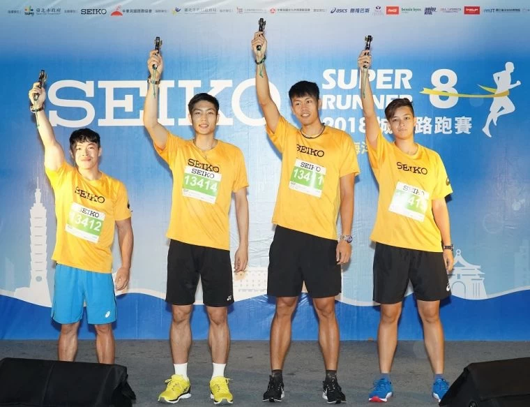 Seiko特別邀請4位運動員(左起陳智郁、周天成、陳奎儒、陳菀婷)擔任活動大使,為12.5公里「精準潛將組」鳴槍。主辦單位提供