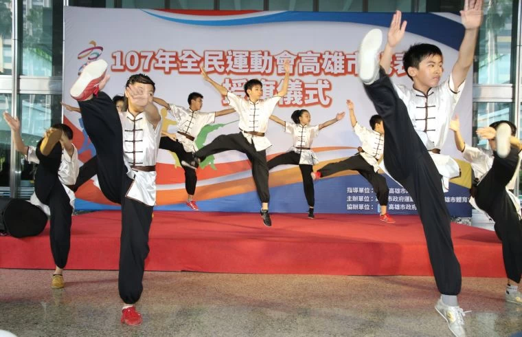 高雄市代表隊授旗，高雄市政府運動發展局提供