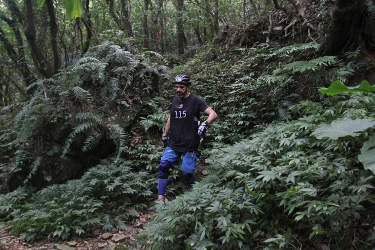 山徑野跑。