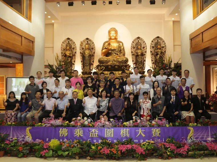今年的前三名隊伍與嘉賓合照。大會提供