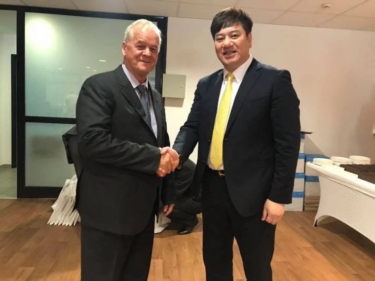 創辦人郭金耀(右)與主席Buddy Barloletta。