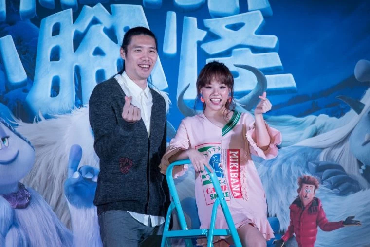 曾文鼎與安那一同擔綱電影小腳怪中文配音。官方提供