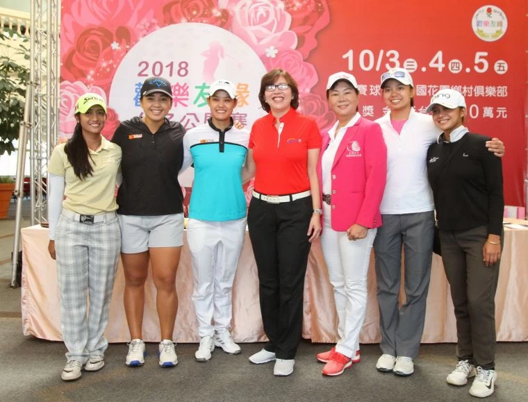TLPGA鄭美琦理事長(右三)和菲律賓巡迴賽事代表COLO(左四)及五位參賽的菲律賓選手。