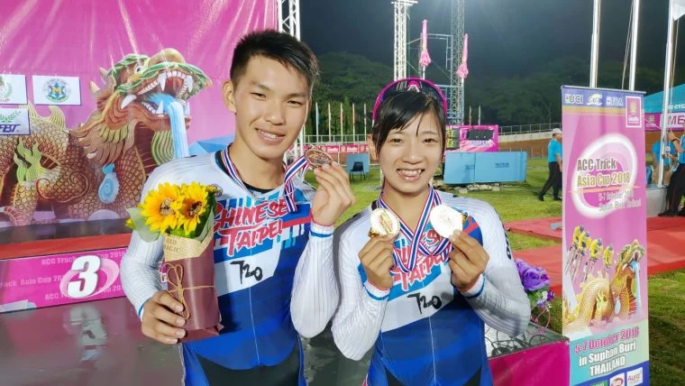 黃亭茵(右)、李文昭奪牌。楊東蓁提供