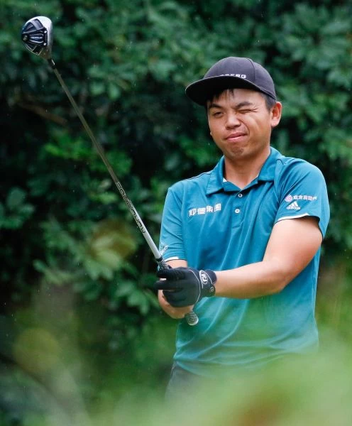 洪健堯兩回合總桿136桿(-8),暫時並列第一。葉勇宏攝