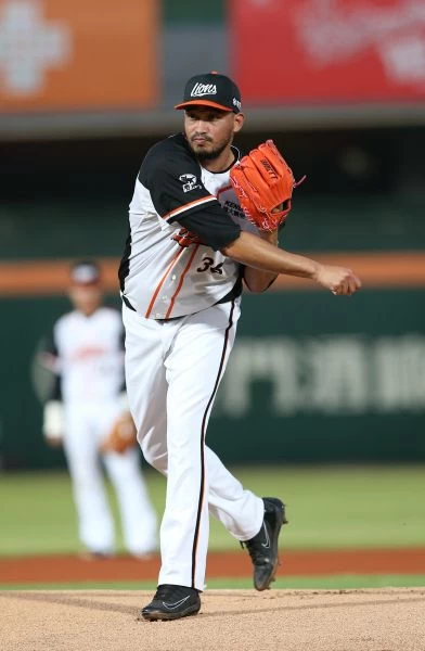 羅里奇搶勝。李天助攝