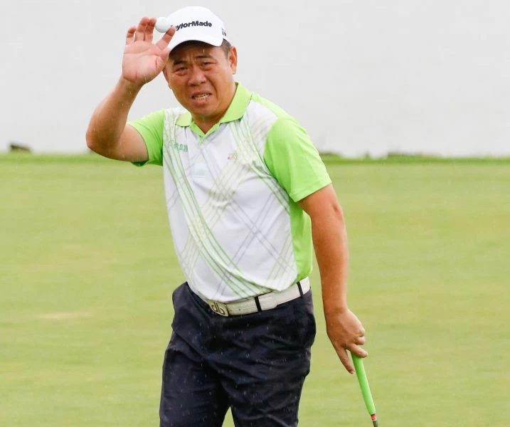 詹益信趕在天黑之際打完第二回合,以兩回合總桿139桿(-5),暫時並列第五。葉勇宏攝