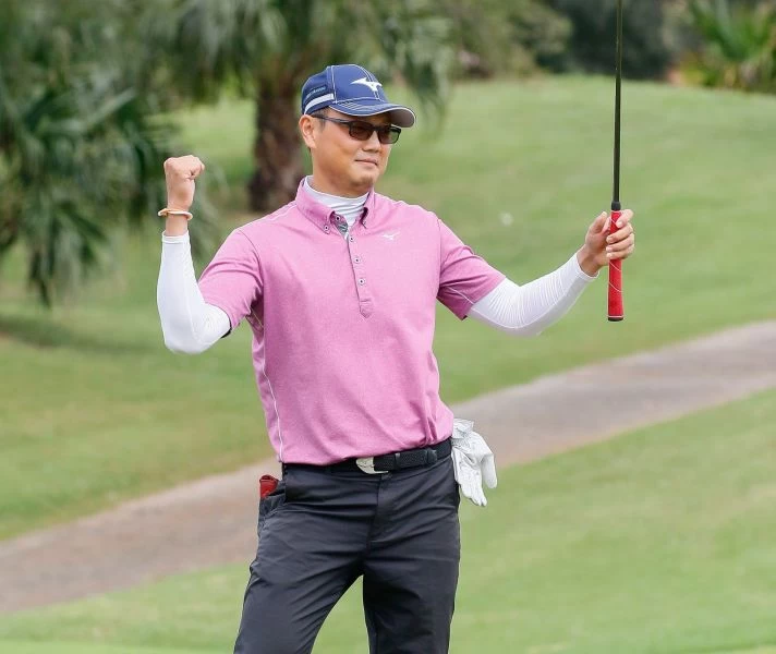 謝東宏以三回合總桿209桿(-7),暫排第四。葉勇宏攝