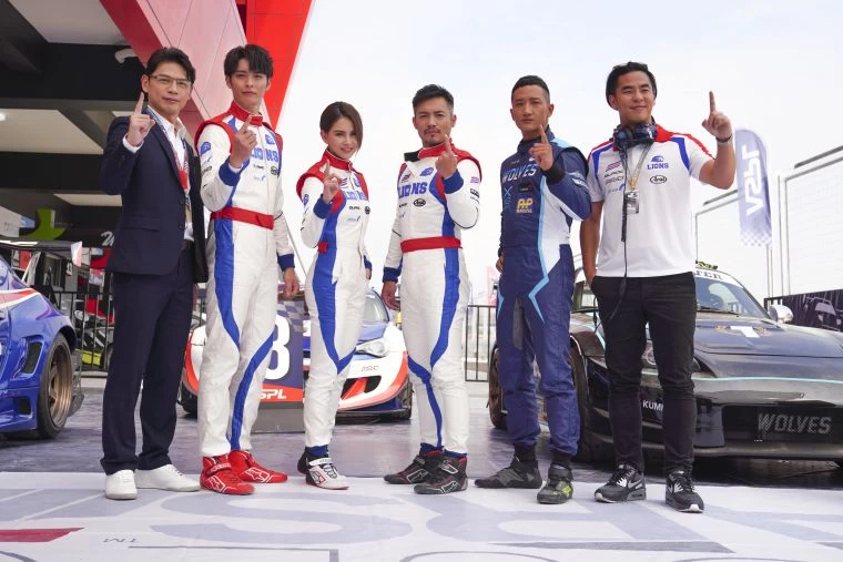 左起:阿Ken、曹佑寧、昆凌、范逸臣、高英軒、柯有倫。創映電影提供